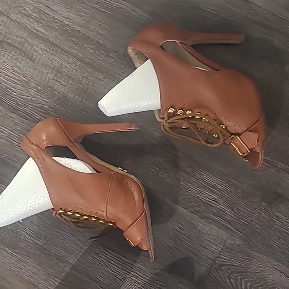 Lace-up Heels - Picture 4 of 4